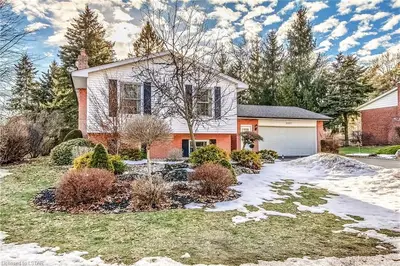 2327 CHURCH Street, Strathroy-Caradoc, ON N0L 1W0