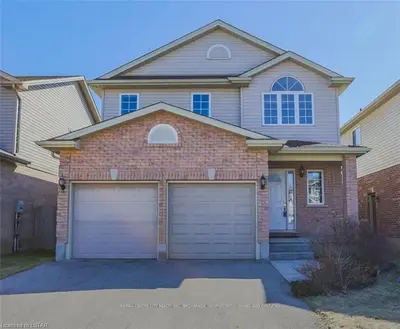1343 SOUTH WENIGE Drive, London North, ON N5X 4M8