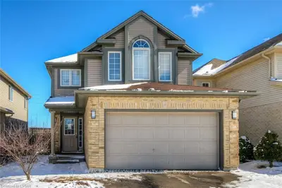 475 CUDMORE Crescent, London South, ON N6M 1M3