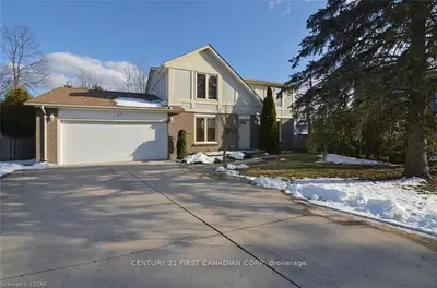 195 MCMASTER Court, London South, ON N6K 1J8