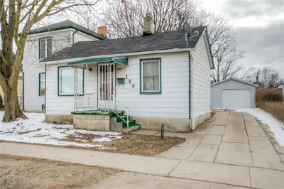 180 METCALFE Street W, Strathroy-Caradoc, ON N7G 1M8