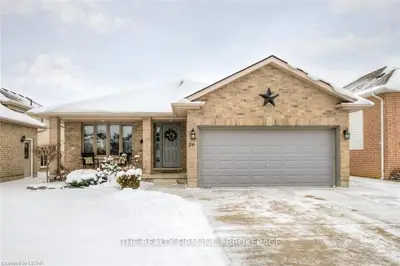 56 QUEENSWAY Drive, Strathroy-Caradoc, ON N7G 4M3