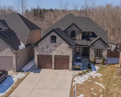 767 ROLLINGACRES Place, London North, ON N5X 1L4