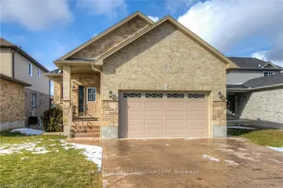 2820 DEVON Road, London South, ON N6E 0A5