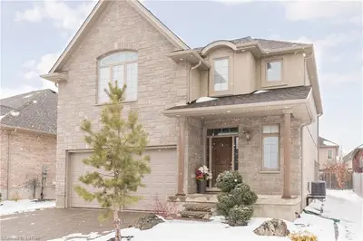 2023 IRONWOOD Road, London South, ON N6K 0C5
