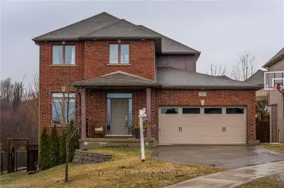 727 REDTAIL Court, London North, ON N6H 5X8