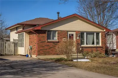 131 HARDING Crescent, London South, ON N6E 1G2