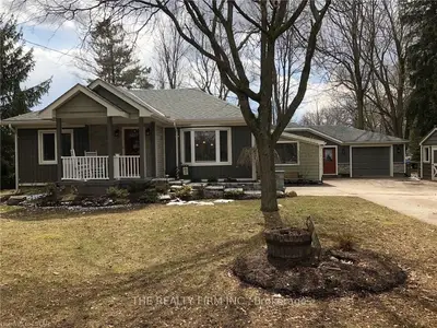 22697 ADELAIDE Road, Strathroy-Caradoc, ON N0L 1W0
