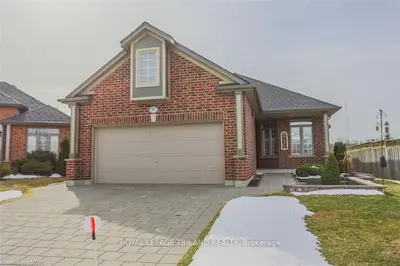 1617 Shore Road 23, London South, ON N6K 5C3