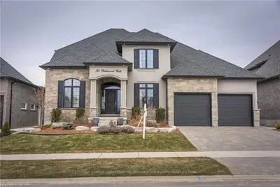 90 W Pebblecreek Walk W, London North, ON N6G 0K6