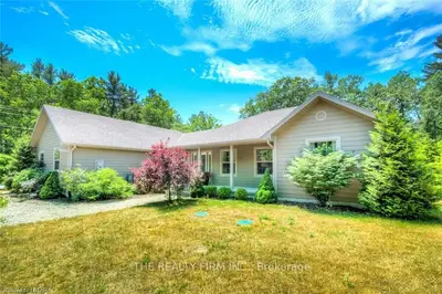 10001 JENNA Road, Lambton Shores, ON N0M 1T0
