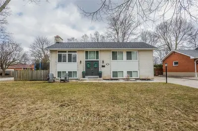 2 MCLEOD Crescent, London North, ON N5X 1S8