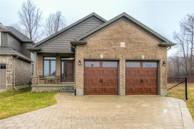 801 ROLLINGACRES Place, London North, ON N5X 0L4