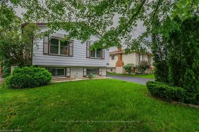 56 LYSANDA Avenue, London South, ON N5Z 4L3