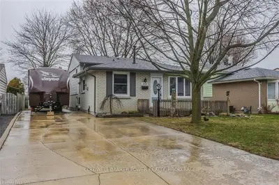 134 WELLESLEY Crescent, London East, ON N5V 1J7