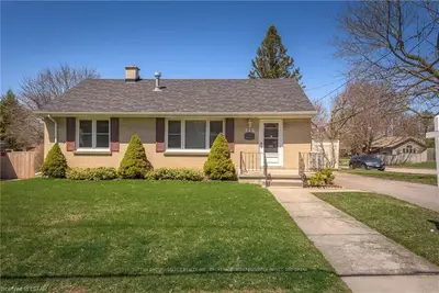 712 VICTORIA Street, London East, ON N5Y 4C4