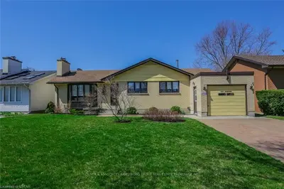 1521 GLENGARRY Avenue, London North, ON N5X 1R3