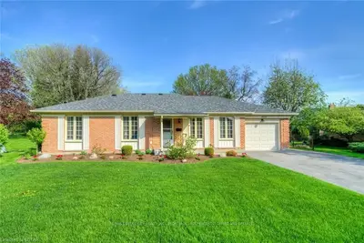 3 HAMMOND Crescent, London North, ON N5X 1A5