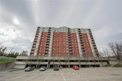 30 Chapman Court 904, London North, ON N6G 4Y4