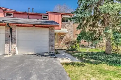 1704 ATTAWANDARON Road, London North, ON N6G 3M8