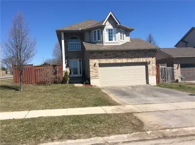 22 Ridge Road, Ingersoll, On N5c 4b8