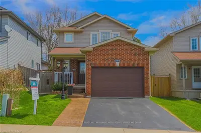 202 CRIMSON Crescent, London East, ON N5W 6G1