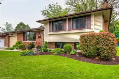 42 ST CLAIR Place, London South, ON N6J 2H3