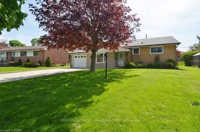 32 EAST AFTON Place, London South, ON N5Z 4A3