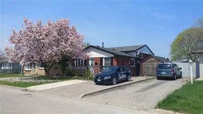 10 VILLENEUVE Crescent, London East, ON N5V 1M8