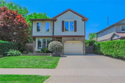 17 LOCHERN Road, London South, ON N5Z 4L5