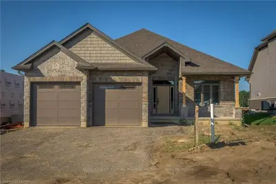 108 COLLINS Way, Strathroy-Caradoc, ON N6H 1V2