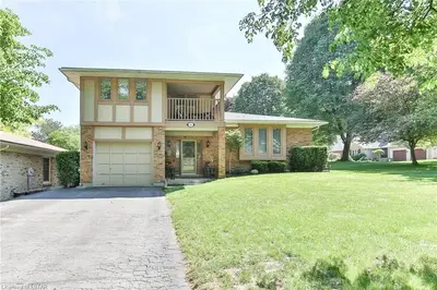 6 ROBINWOOD Crescent, London South, ON N6K 3B4