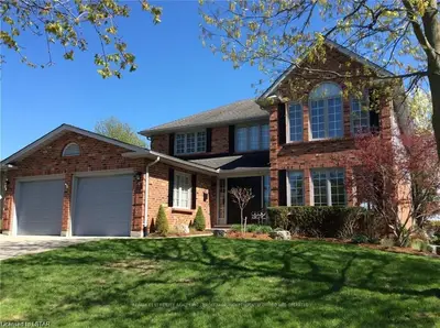 19 HAZELDEN Lane, London North, ON N6H 4Z8