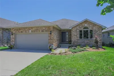 80 LAURA Lane, Strathroy-Caradoc, ON N7G 4K9