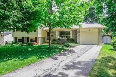12 BLUE RIDGE Place, London South, ON N6K 2X2