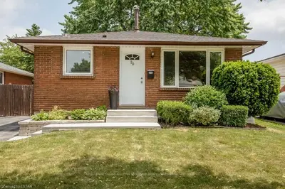 20 UPCOTT Crescent, London South, ON N6E 1S7