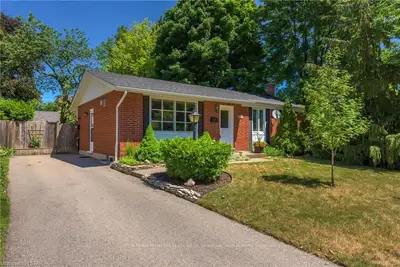 627 DUNBOYNE Crescent, London North, ON N5X 1X9