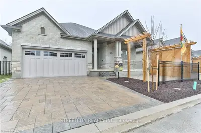2081 WALLINGFORD Avenue 11, London North, ON N6G 0K1