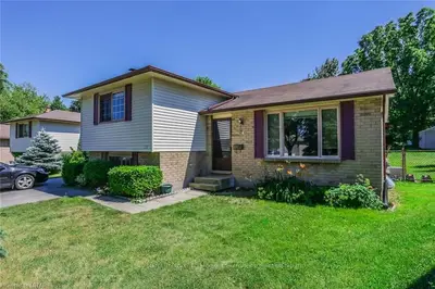 76 BANTING Crescent, London North, ON N6G 4G3