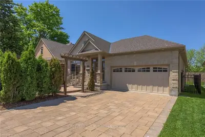 2081 WALLINGFORD Avenue 9, London North, ON N6G 0K1
