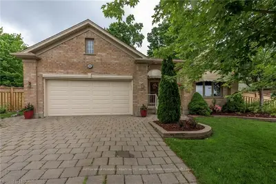 1000 ADIRONDACK Road, London South, ON N6K 4W8