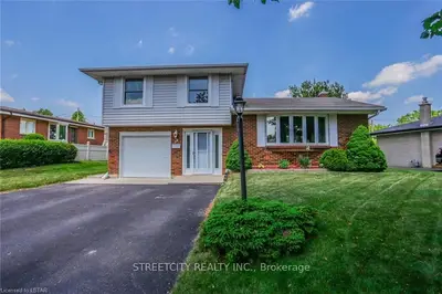 34 AGINCOURT Gardens, London South, ON N5Z 4E4