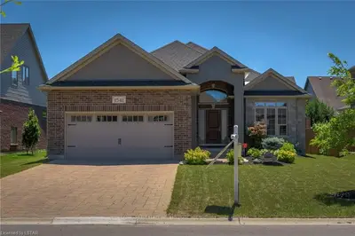 1541 LOGANS Trail, London South, ON N6K 0B3