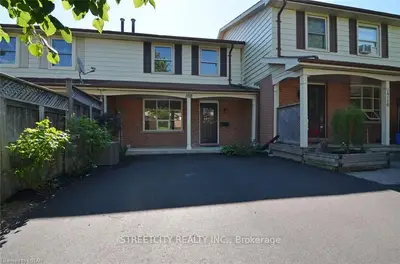 1718 ATTAWANDARON Road, London North, ON N6G 3M8