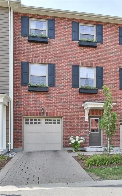 1040 CORONATION Drive 25, London North, ON N6H 0B5