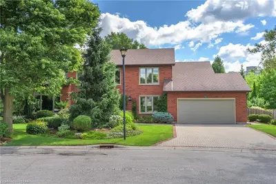 18 TETHERWOOD Court, London North, ON N5X 3W3