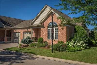2025 MEADOWGATE Boulevard 248, London South, ON N6M 1K9