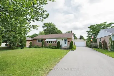 1188 FARNSBOROUGH Crescent, London East, ON N5V 2L6