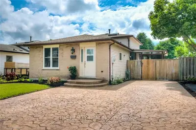 111 SUNDRIDGE Crescent, London South, ON N5Z 4S2