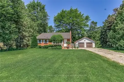 2850 SUNNINGDALE Road W, London North, ON N6H 5L2